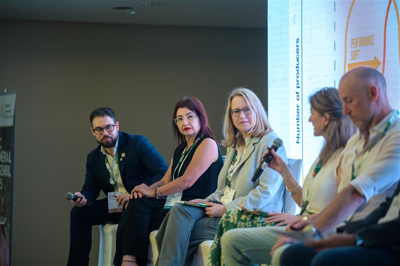 members at GA session